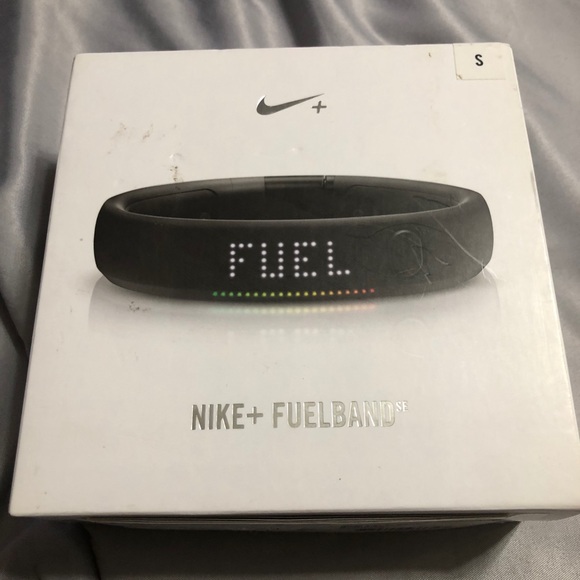 NIKE + FUELBAND TRACKING BAND - Picture 1 of 9